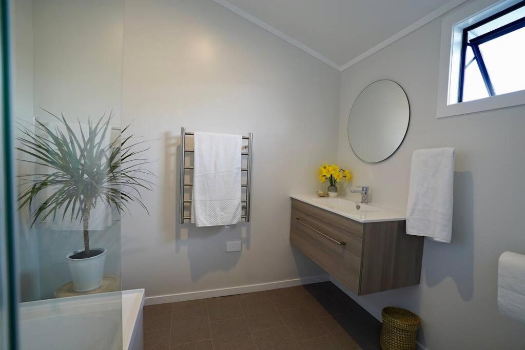 Raglan Oasis Villa Buitenkant foto